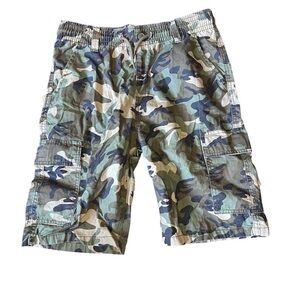 beautiful Y2K green camo shorts
